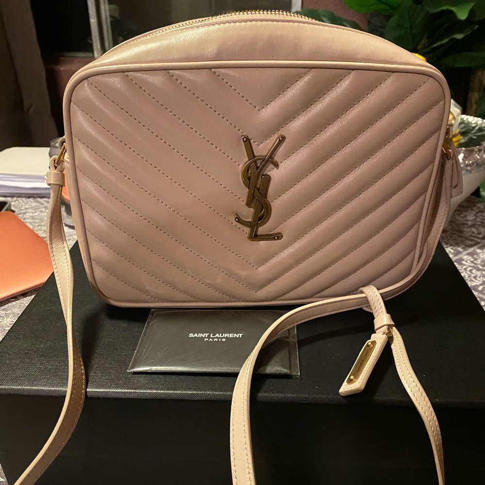 Yves Saint Laurent nude Quilted Lou Camera Bag with Tassel - Picture 3 of 17